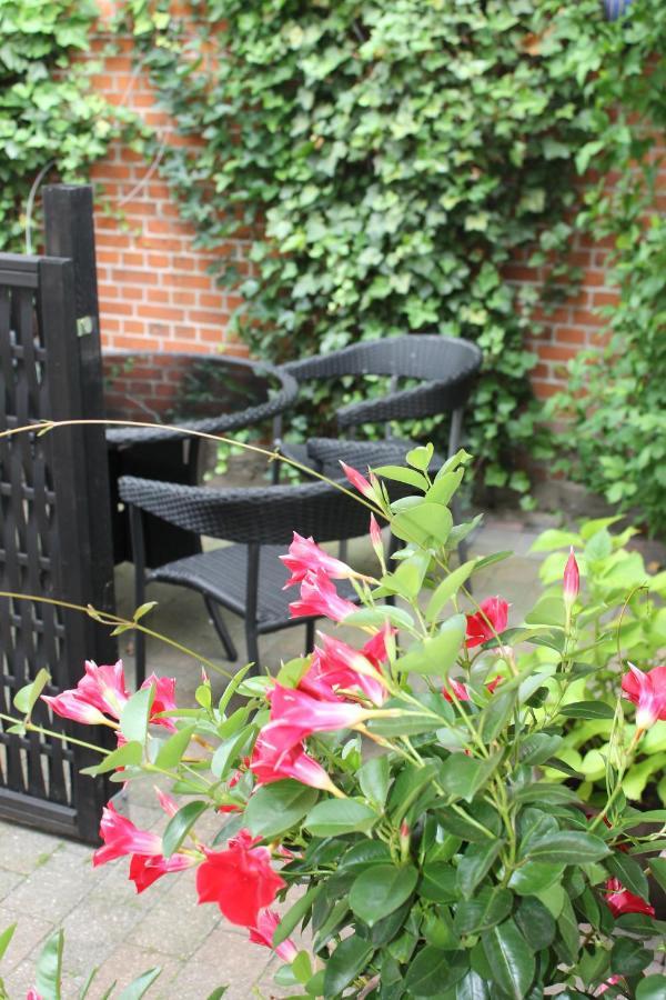 Amalie Bed And Breakfast & Apartments โอเดนเซ ภายนอก รูปภาพ